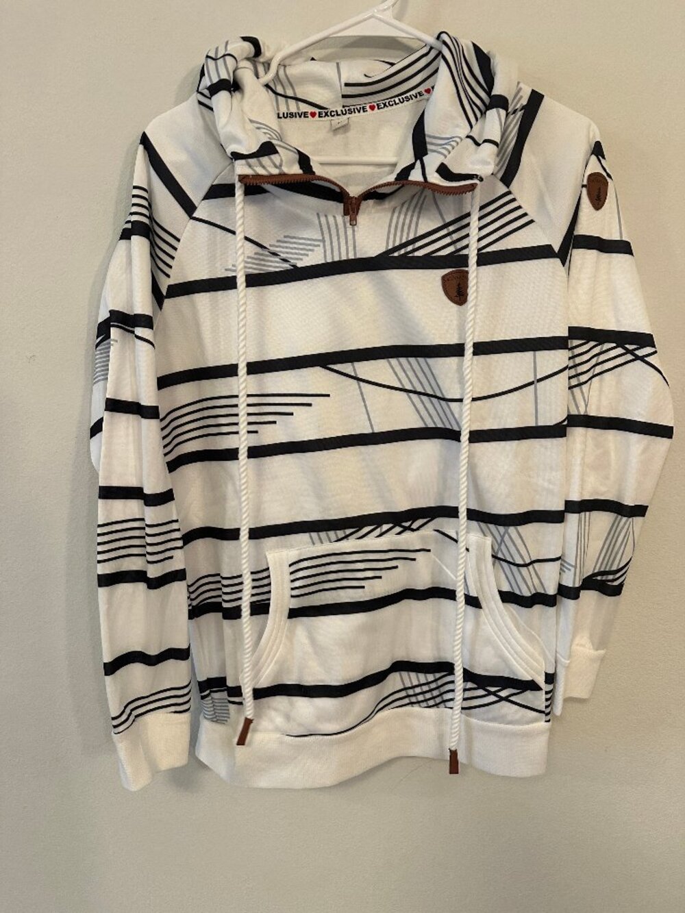 Wanakome Women's Medium White Black Stripe Half Zip Hoodie Cowl Neck Pullover